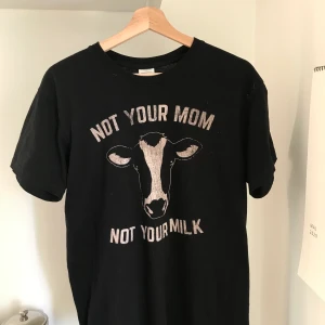Vegan t-shirt!  - T-shirt med vegantryck! Frakt är inräknat i priset🌼