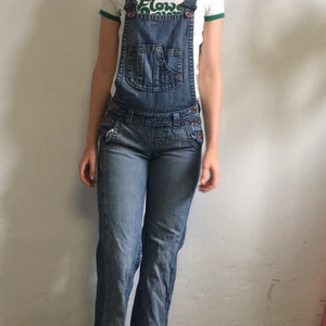 Hängselbyxor Topshop - Sköna hängselbyxor från Topshop, köpta second hand men passar tyvärr inte mig. Frakt tillkommer 🌸