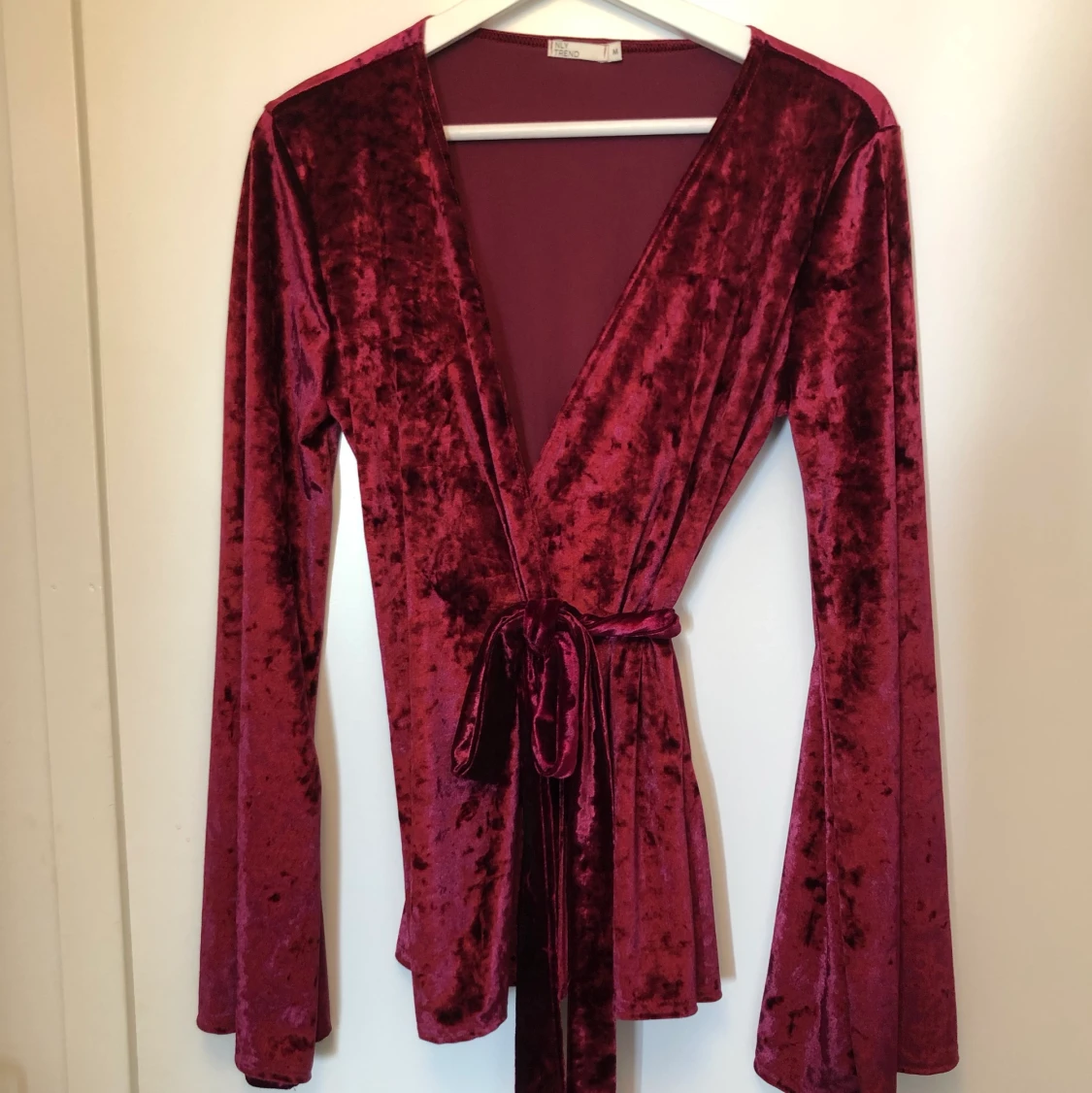 Sammetstopp med trumpetärm