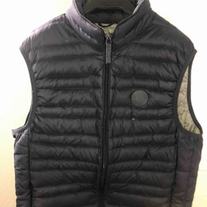 Armani väst - Armani exchange väst Marinblå Nypris 1500, fint skick Frakt 90kr