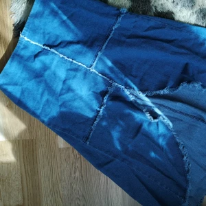 Zara jeanskjol  - jeanskjol, helt ny. Jag har vanligen storlek S men denna passade inte mig trots att den är storlek S. Skulle säga att den passar mer som XS. Priset är inkl frakt