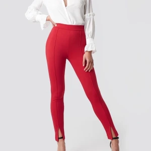 Byxor - Ett par i princip oanvända byxor/tights från nakd i väldigt bra skick. Väldigt sköna och snygga. 📦 Köparen står för frakt!