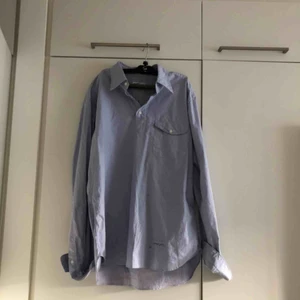  - Ljusblå skjorta från Gant