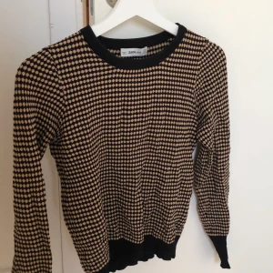 Tröja - Långärmad tröja i storlek M från zara