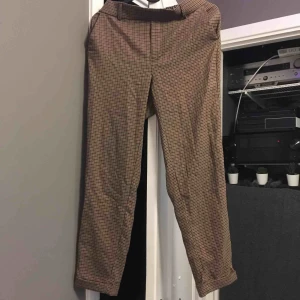  - Super sköna byxor, använd 1 gång.  Stretchig material 