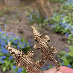 örhängen  - säljer dessa balla örhängen från gina tricot, köpta för ca ett år sen och aldrig använda. möts upp i sthlm eller köparen står för frakt (10 kr)