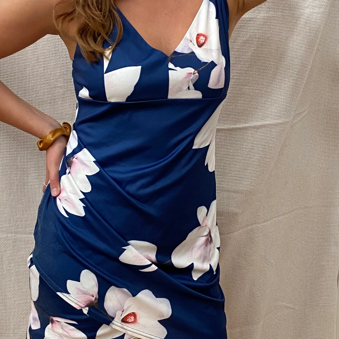 Kort blommig klänning  - 90