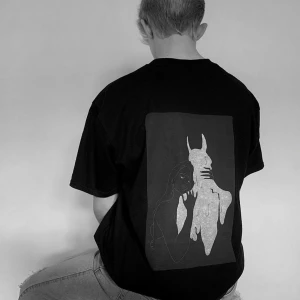 Moody UF T-shirt - Säljer 4 tröjor ifrån MOODY UF i storlek S! Tröjorna är svarta med ett as coolt tryck på baksidan;) Tröjorna är lite små i storlek, köparen står för frakten eventuellt möta upp i Karlskrona❤️ fler bilder hittar ni på @moody.uf på Instagram. Köpt är köpt💛