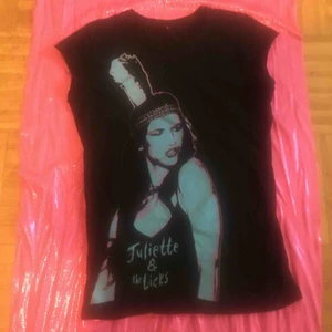  - Juliette & the Licks tee Juliette Lewis fri frakt