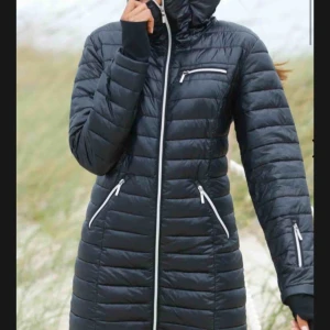  - Nästan ny lättviktsjacka! Supersnygg o skön! 