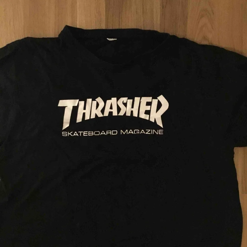 En Thrasher t-shirt i mycket gott skick! Buda ☺️🤝🥶😰👾. T-shirts.