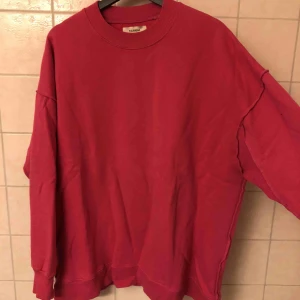  - Cerise superskön tröja i mycket gott skick. Använd fåtal gånger! Upphämtning i Göteborg och Falkenberg. Annars tillkommer frakt. 