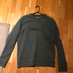  - Cos sweatshirt  Detaljer  Inga defekter 