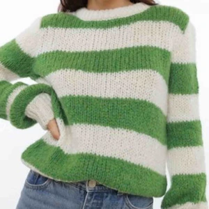  - Populär stickad tröja från Chiquelle som är slutsåld på deras hemsida. Tar emot swish