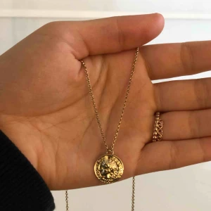  - Jätte fint halsband från Ginatricot💗 nypris: 120💓 Köparen står för frakt