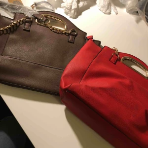  - Köparen står för frakten!aldrig använd! Finns tre bruna och en röd