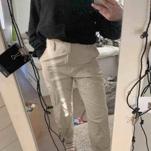  - Beiga byxor från Lindex, aldrig använda då jag köpte för stor storlek⭐️ 