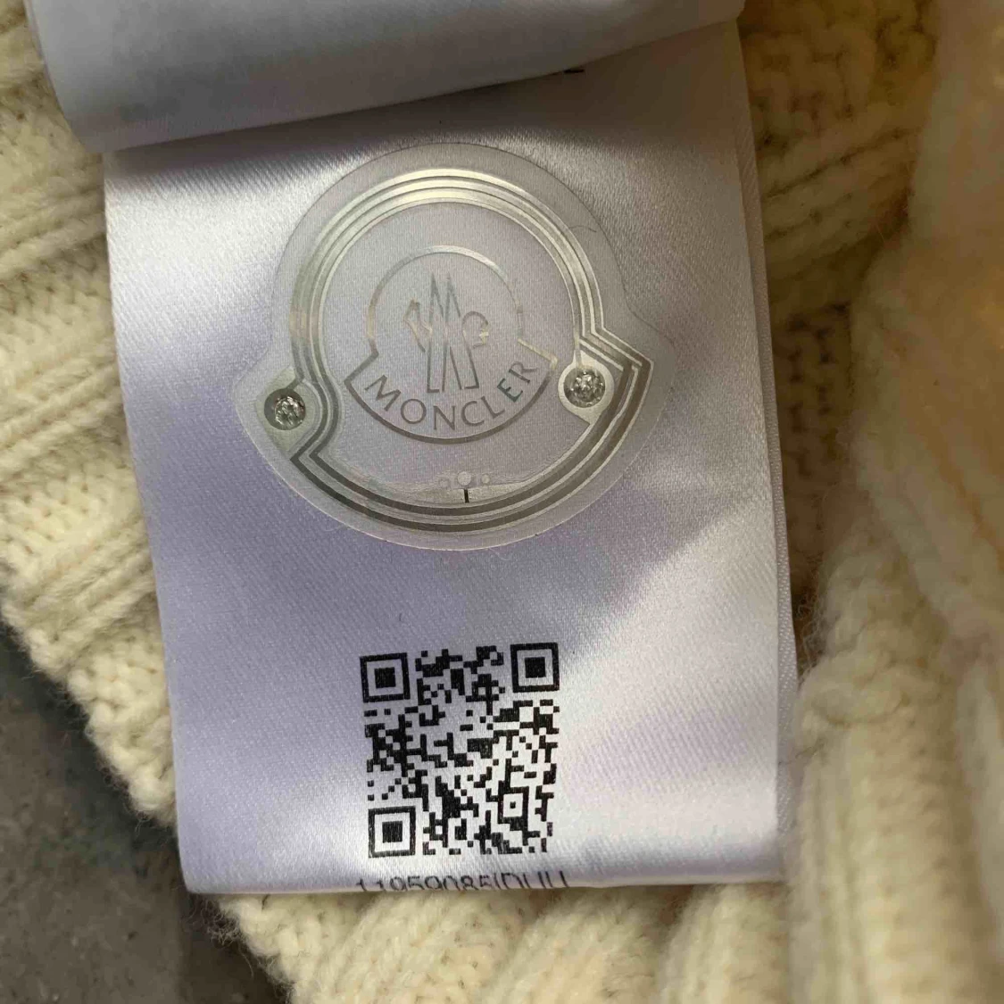 Moncler mössa  - 91