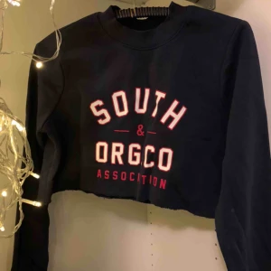  - Croppad sweatshirt i storlek M, frakt tillkommer💞