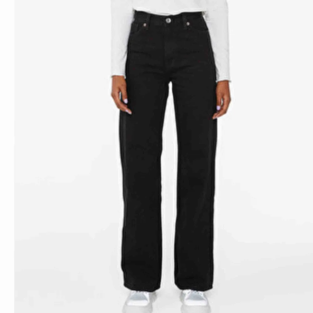 Byxor från Monki i modellen Yoko. Kan mötas upp i Stockholm annars står köparen för frakt.. Jeans & Byxor.