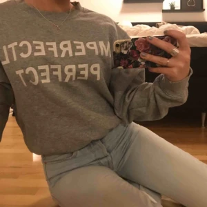  - Säljer denna superfina tröja i från bikbok🥰 säljer pågrund av att den inte kommer till användning längre, frakt tillkommer👼🏼