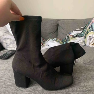  - Fina kängor med klack i storlek 39 