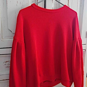  - STICKAD TRÖJA FRÅN PULL AND BEAR