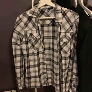  - Använd 1 gång pga att det inte riktigt e min stil, men fett snygg!!!