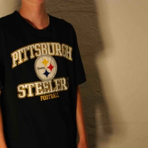  - En fin t-shirt från Pittsburgh Steelers i bra kvalité 