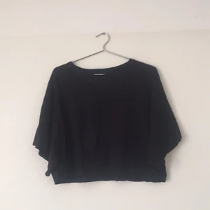  - Wide sleeve crop t-shirt