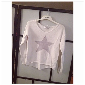  - Stickad tröja från Bondelid, mycket fint skick! Frakt 56kr✨