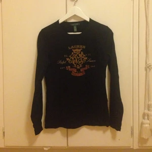 Långärmad damtröja från Ralph Lauren. Använd ett fåtal gånger. 100% bomull och äkta. - Långärmad damtröja från Ralph Lauren. Använd ett fåtal gånger. 100% bomull och äkta.