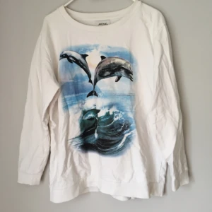  - Mysig tröja från Monki, sparsamt använd! 