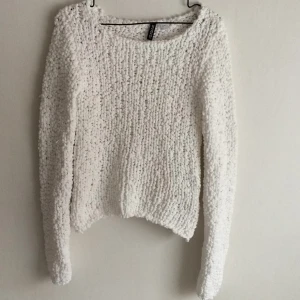  - Jättemysig men ganska liten tröja från H&M divided 