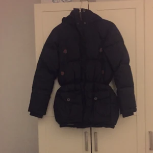  - Felfri race marine dunjacka! 
