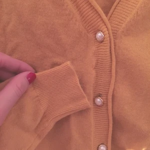  - Nice yellow, vintage feeling, never used