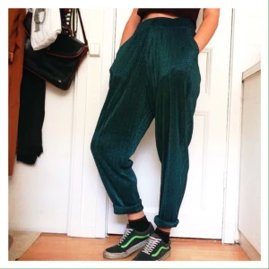  - Lös byxor från Monki
Grönblåa, coolt mönster 
Oanvända 