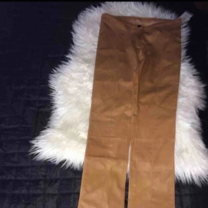  - Nya Äkta skinn byxor från jofama  Ordpris 4.995kr 