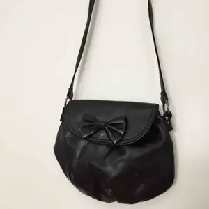 Liten söt handväska i faux leather💗 frakt 20kr