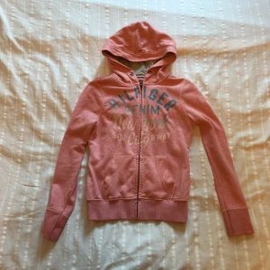  - Kofta från Tommy Hilfiger. Funkar som S också. 