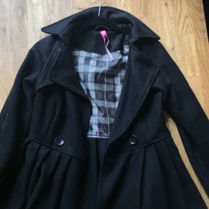  - En rejäl kappa som fungerar perfekt under hösten.