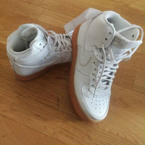  - Nike Air max, 37 men är mer som 36. Små I storleken. Använda 2 gånger varav en gång hemma. 