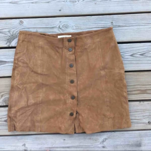  - Mockakjol från Esprit, känns lite större i storlek.