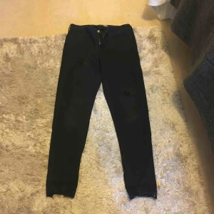  - Svarta jeans 