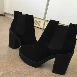  - Jätte fina klackar för vanlig vardag! Helt nya nästan! 😍