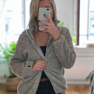  - Magisk sistabild va? Utöver det en mycket gosig tröja/jacka, använd oerhört sparsamt förra året. Sälja pga använder inte. Frakt tillkommer. 