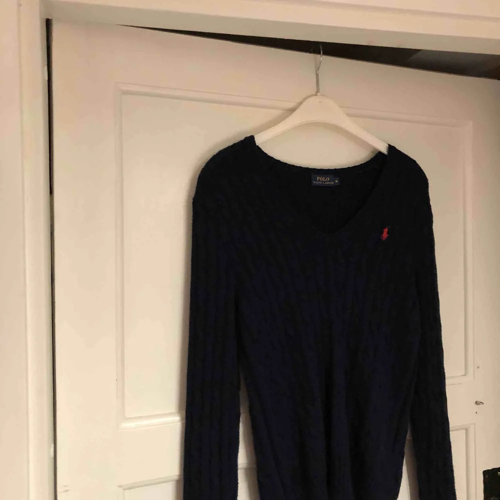 Nästan oanvänd stickad tröja från Ralph Lauren i storlek M. Stickat.