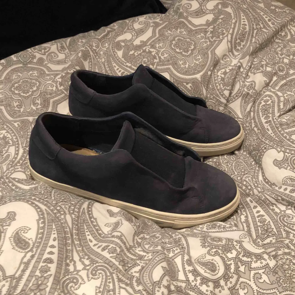 Mörkblåa skor från WERA i storlek 40. Skor.