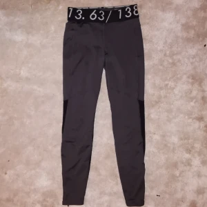  - Träningstshirt från hm storlek s, 30 kr 