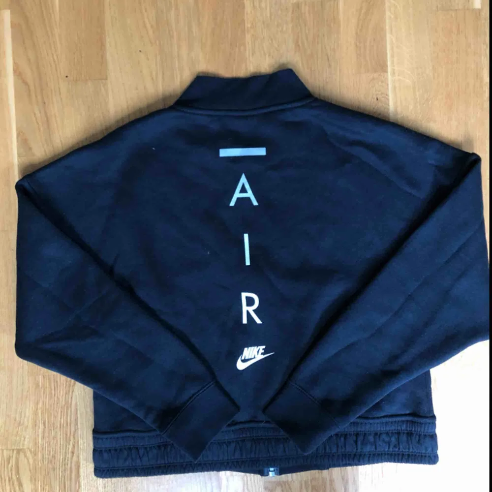 Nike air zipper sweatshirt. Matchande sweatpants finns vid intresse!. Hoodies.